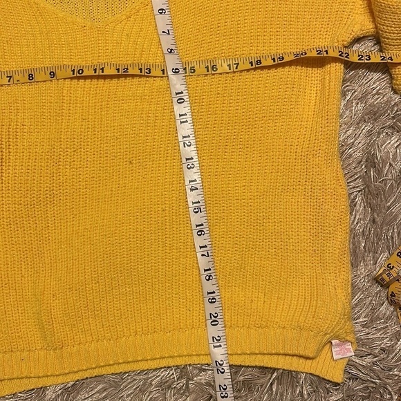 BOOHOO Yellow Long Sleeve V Neck Sweater Size M/L‎ - Picture 5 of 7
